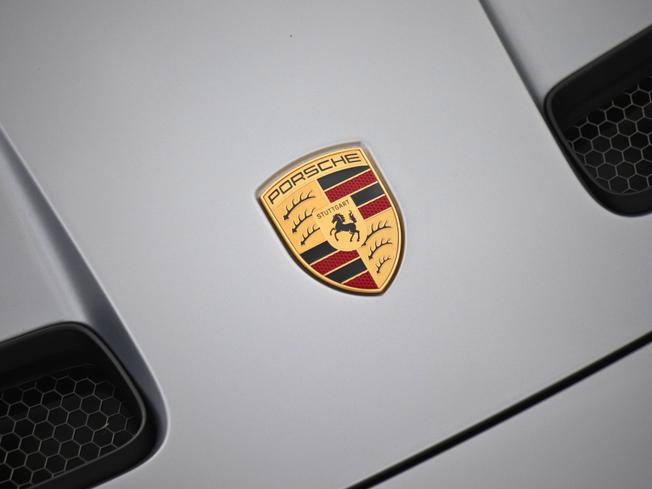 PORSCHE 911 Photo 7