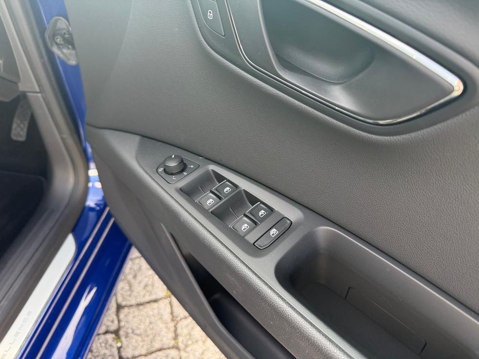 SEAT Leon Photo c7f5dfa3-4db5-47f9-892c-6e4acb880b0b.jpeg