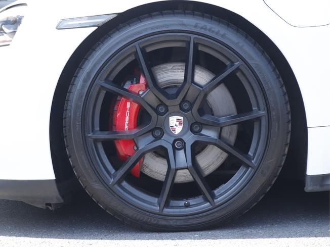 PORSCHE Taycan Photo 9