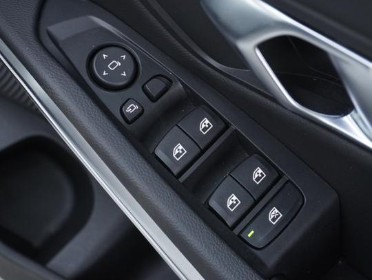 BMW 3 Series Photo c8263fd3-bbb9-4cc4-abb9-2a549c3ce413.jpg
