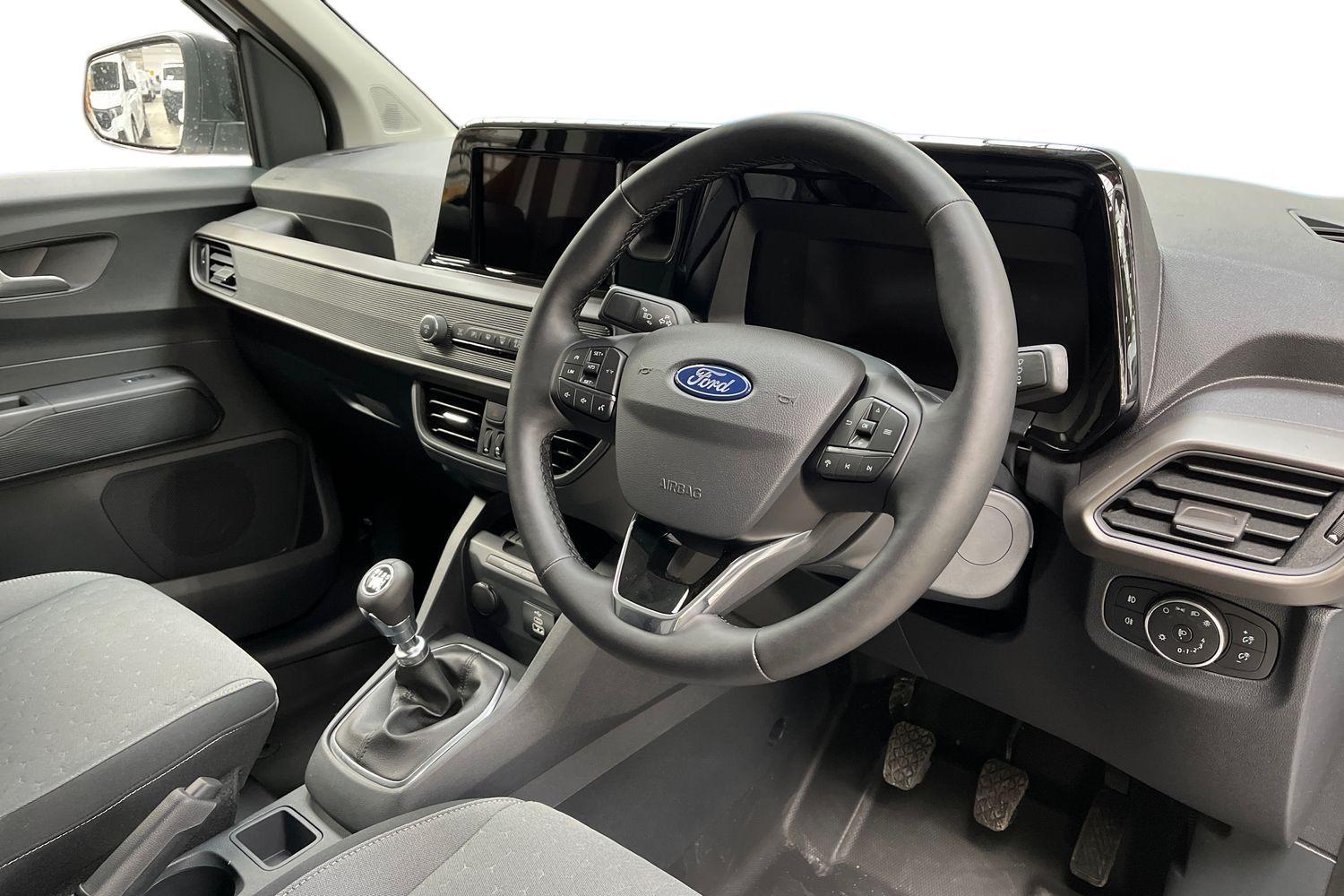 Ford TRANSIT COURIER Photo 13