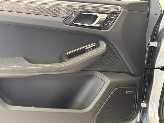 PORSCHE Macan Photo 20