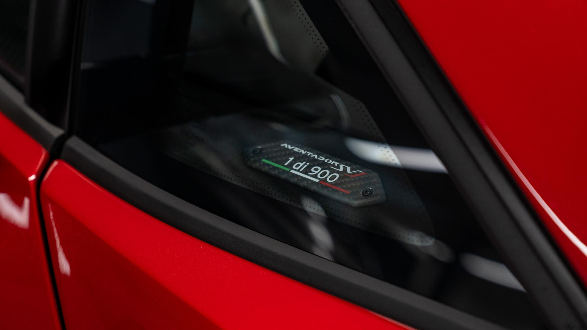 LAMBORGHINI Aventador Photo c8596c32-b21c-4ef2-86d7-9bb990920e8f.jpg