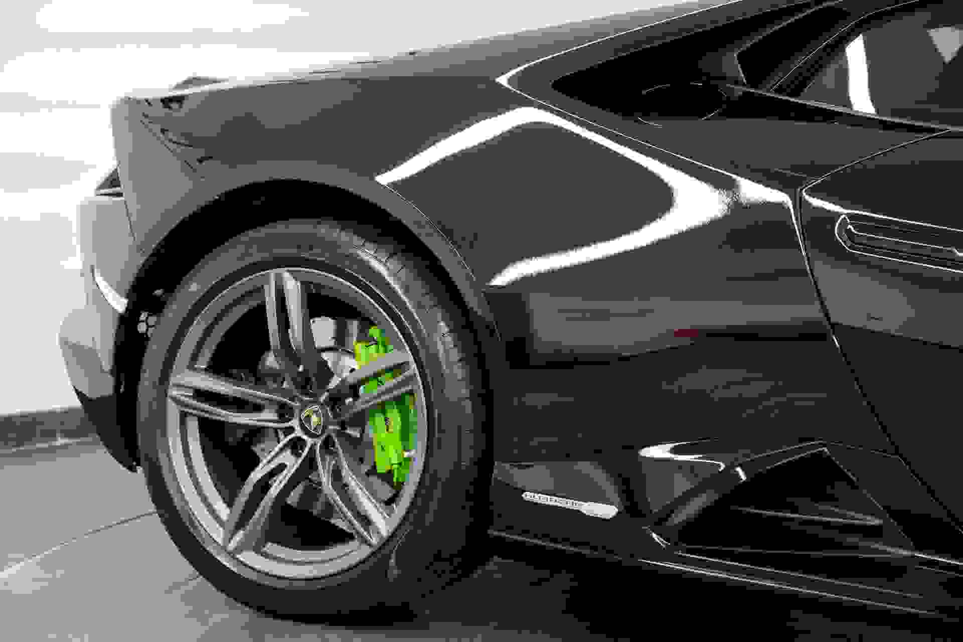 Lamborghini Huracan Photo c85e9ba9-8e4b-4e37-99f2-e5dba8c1c854.jpg