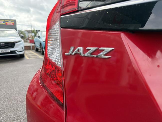 Honda Jazz Photo c85fdc37-87ad-4b87-a1f3-e042d06e5d2e.jpg
