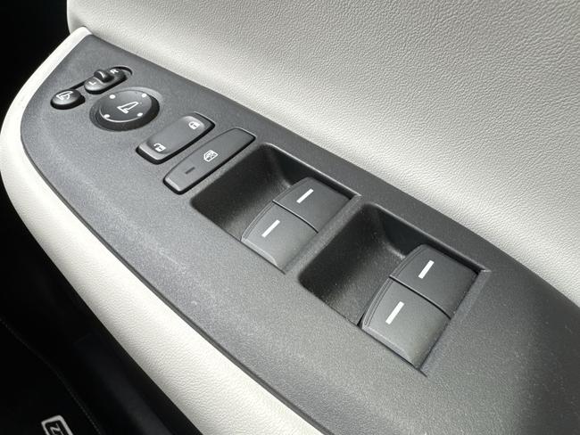 Honda Jazz Photo c860538a-6200-4d59-9d7a-65c05e9b94d8.jpg