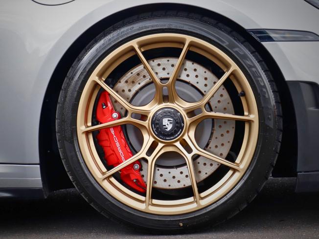 PORSCHE 911 Photo 11