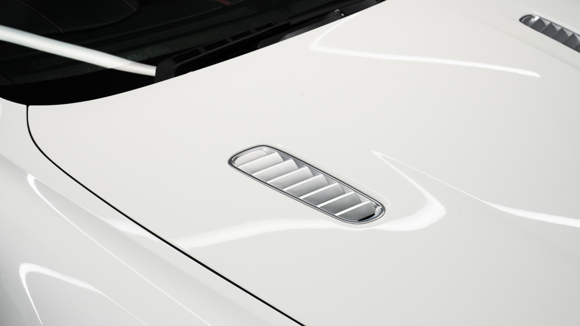 Aston Martin DB9 Photo c8631212-5cd6-49d7-9bc9-77be66dcfb78.jpg