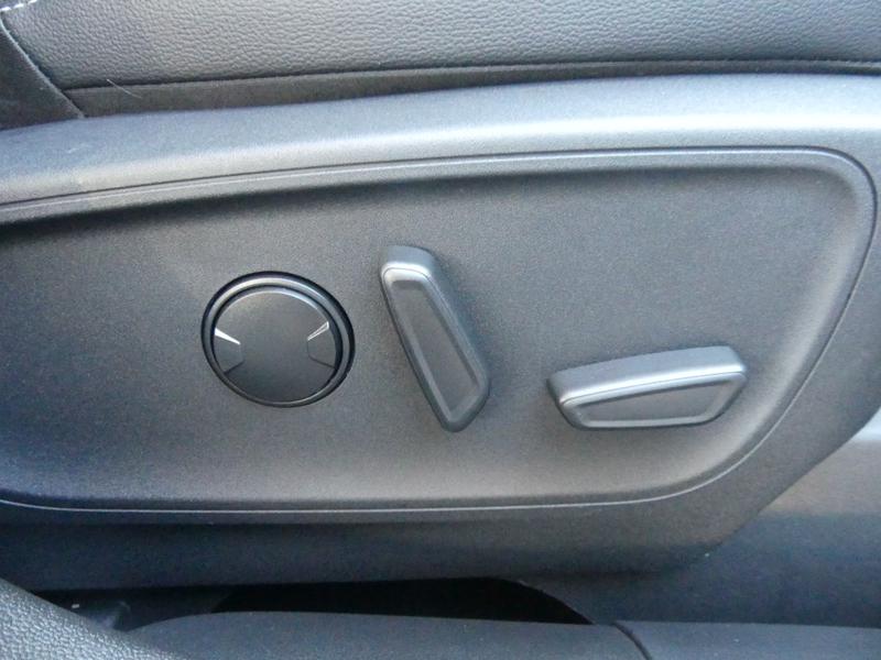 Ford Kuga Photo c8664ef0-206b-44c1-951e-6c543aed7821.jpg