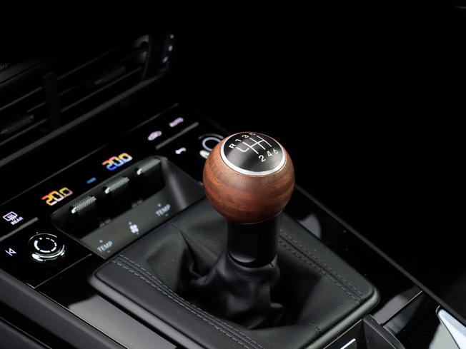 PORSCHE 911 Photo 10
