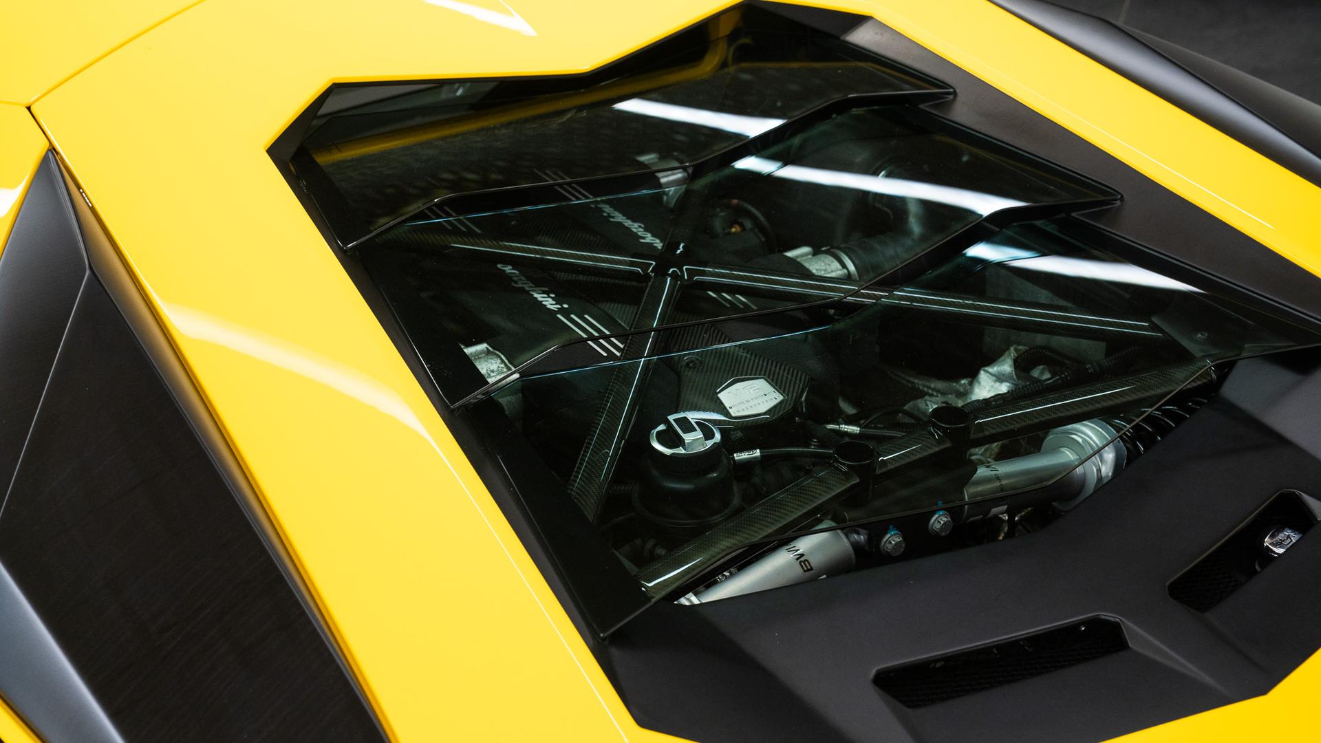 LAMBORGHINI Aventador Photo c874a0f5-0110-4992-ac60-f4d0fef0b5dd.jpg