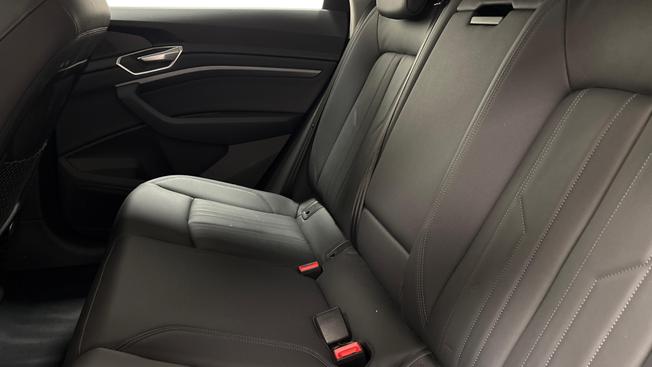 AUDI e-tron Photo 7