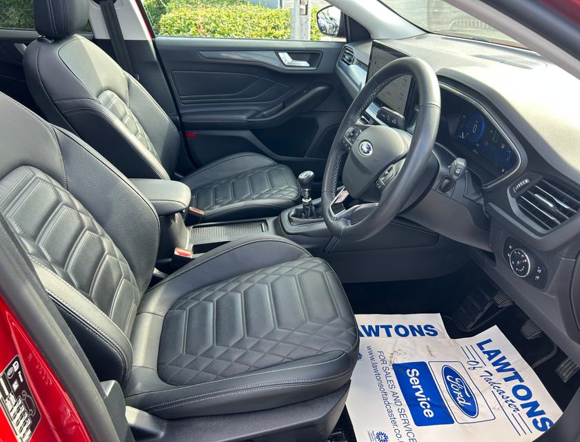 Ford Focus Photo c878c183-99ec-49ae-b2be-1d0b51840af2.jpg