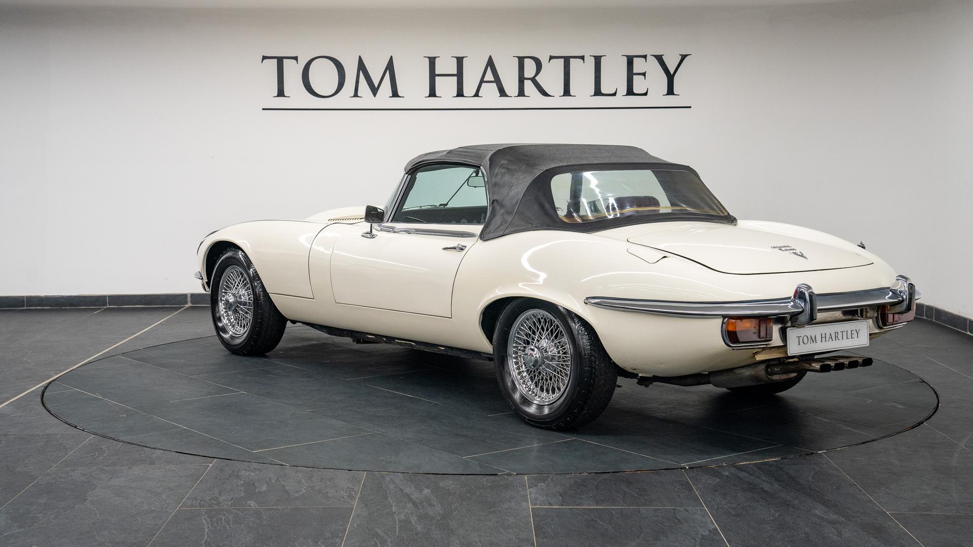 Jaguar E-Type Photo c88049b6-3481-402a-ac3c-474831470fe5.jpg