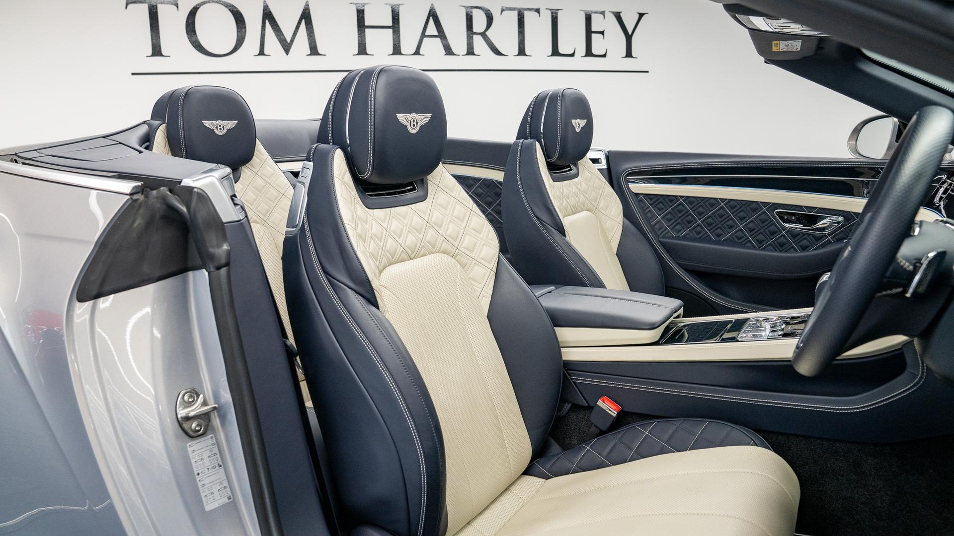Bentley Continental GTC Photo c880b1ab-c6a9-4169-b737-5ac0c4769170.jpg
