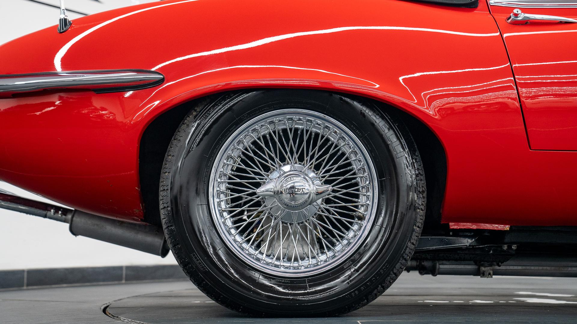 Jaguar E-Type Photo c883e7f6-13ba-4edc-b94a-bbcb47582dd4.jpg