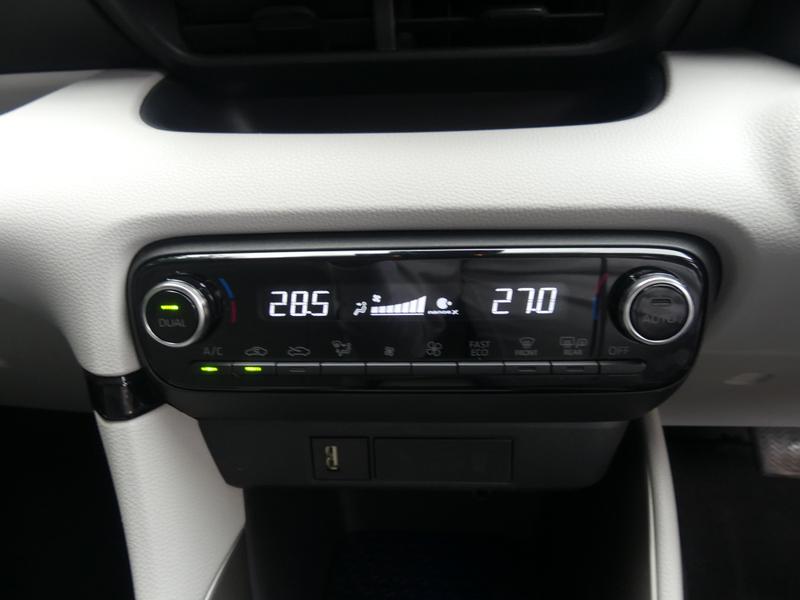 Toyota Yaris Photo c897c034-e101-46ee-a94e-3001cbee1ae2.jpg