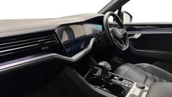 VOLKSWAGEN Touareg Photo 2
