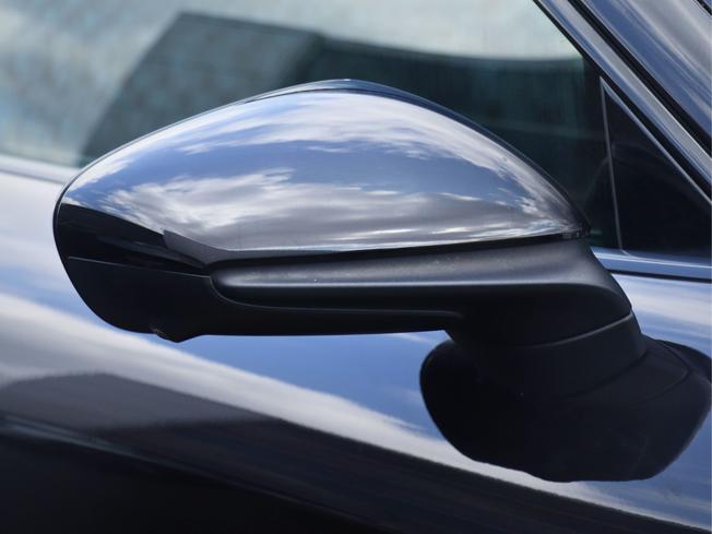 PORSCHE Taycan Photo 9