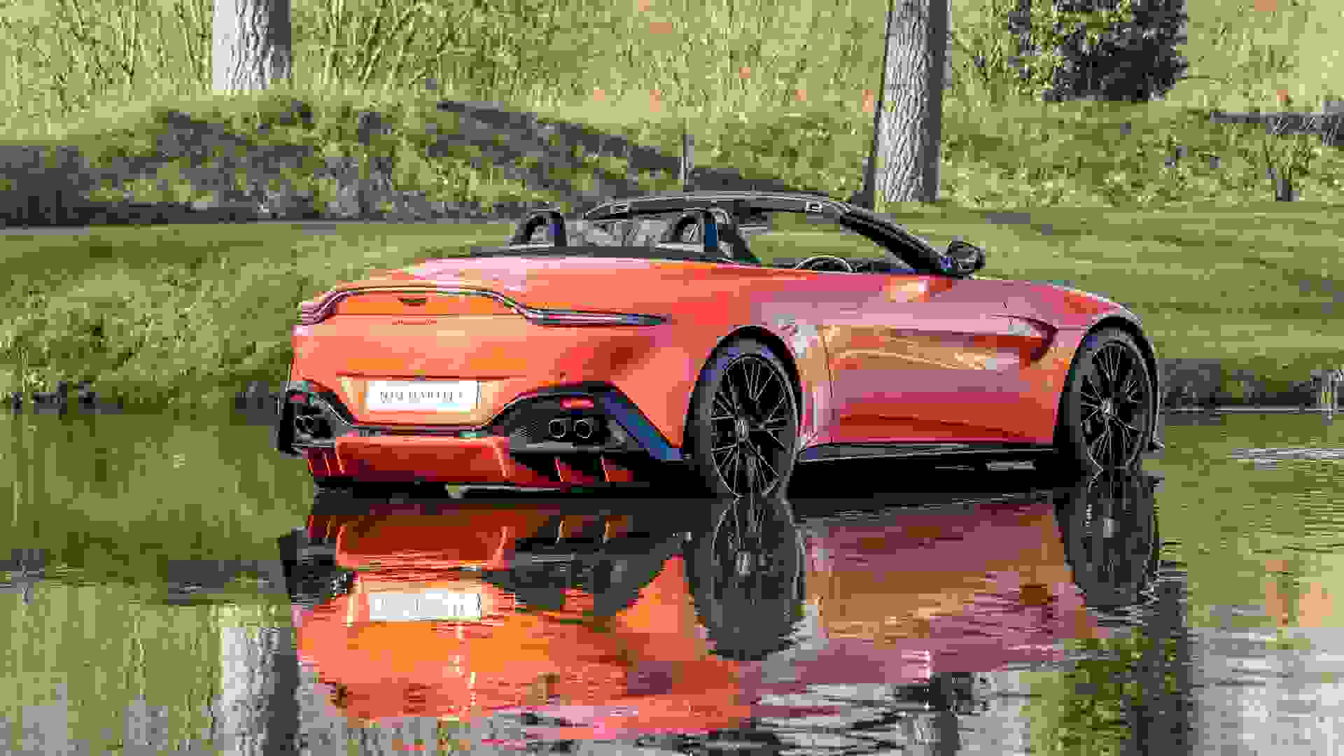 Aston Martin Vantage Photo c8c849a2-5b53-4f58-ba81-3ab955b75104.jpg