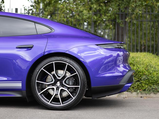 PORSCHE Taycan Photo 39