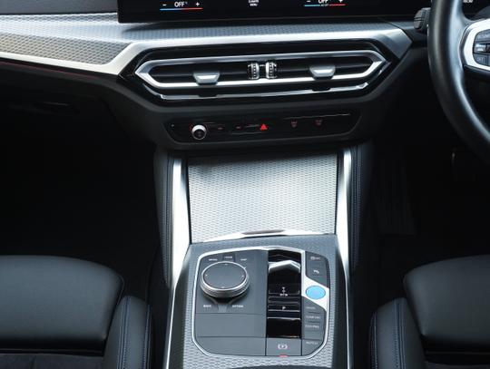 BMW i4 Photo c8e66f59-cbe2-49bd-8a3e-5b3e3c3f2e3a.jpg