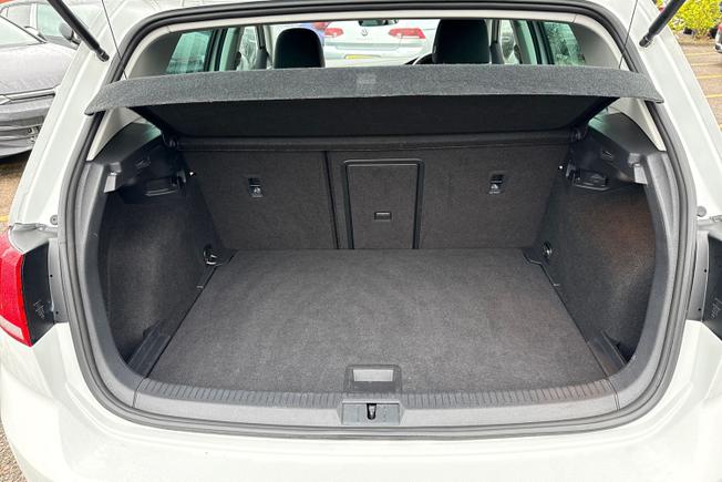 VOLKSWAGEN Golf Photo 9
