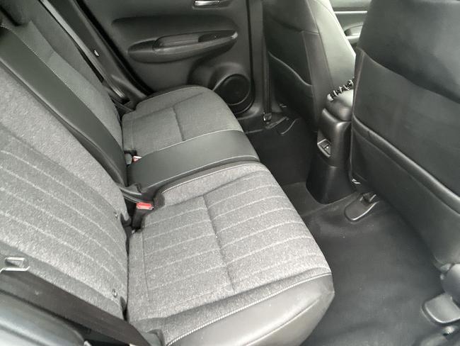 Honda Jazz Photo c8fb7abf-bd92-4c8b-b8a4-624747c9f4bf.jpg