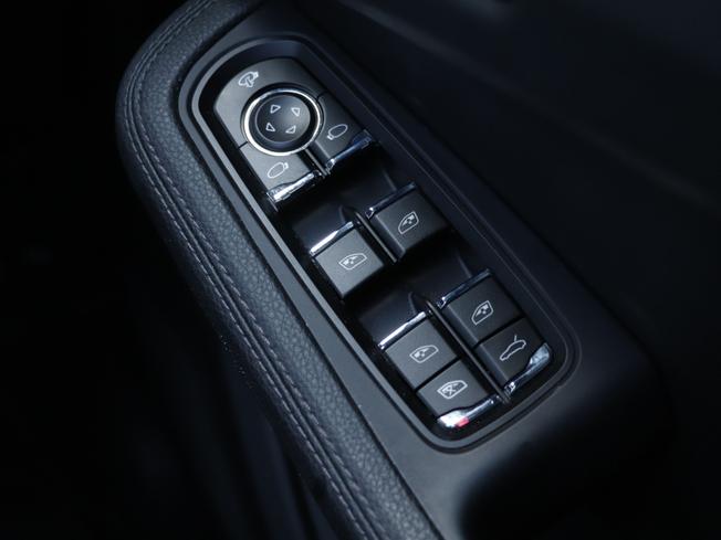 PORSCHE Macan Photo 27