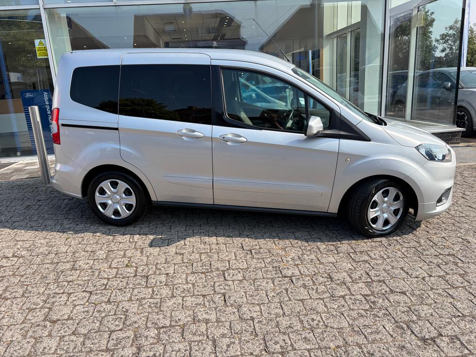 Ford Tourneo Courier Photo c8feccae-1fdc-4b3d-ab4f-2d9de0d401f3.jpeg