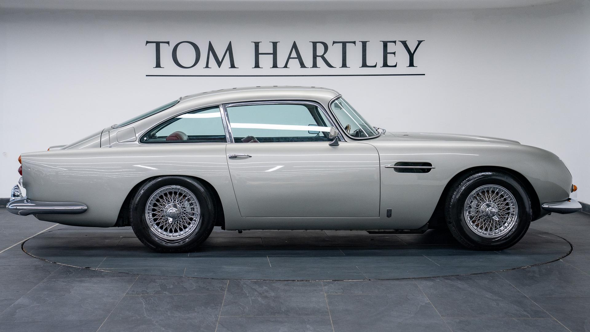 Aston Martin DB5 Photo c900337a-5da0-4925-a114-ab7d230bda27.jpg