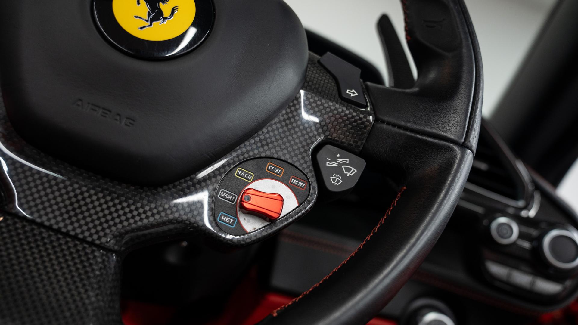 Ferrari 488 Photo c90da0ec-a226-4a3c-ac1f-d2c1c1bbe311.jpg