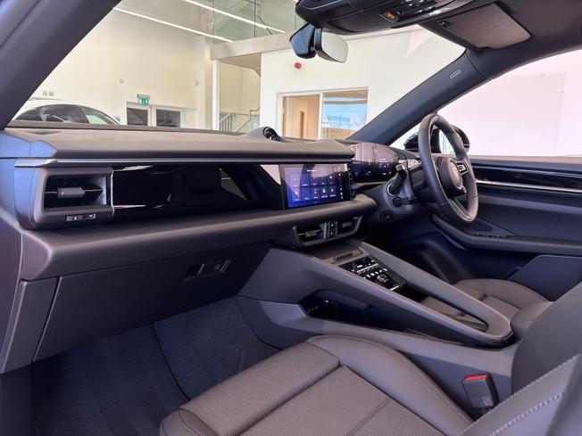 PORSCHE Macan Photo 13