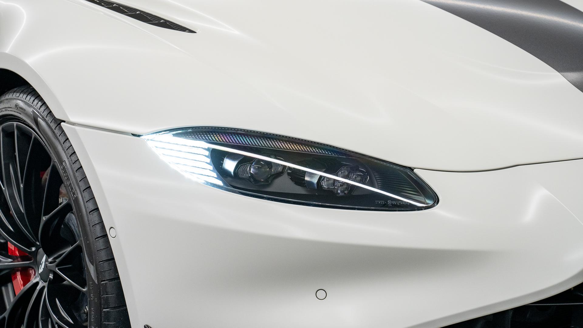 Aston Martin Vantage Photo c953b0dd-77a9-438e-bb08-40be84994a92.jpg