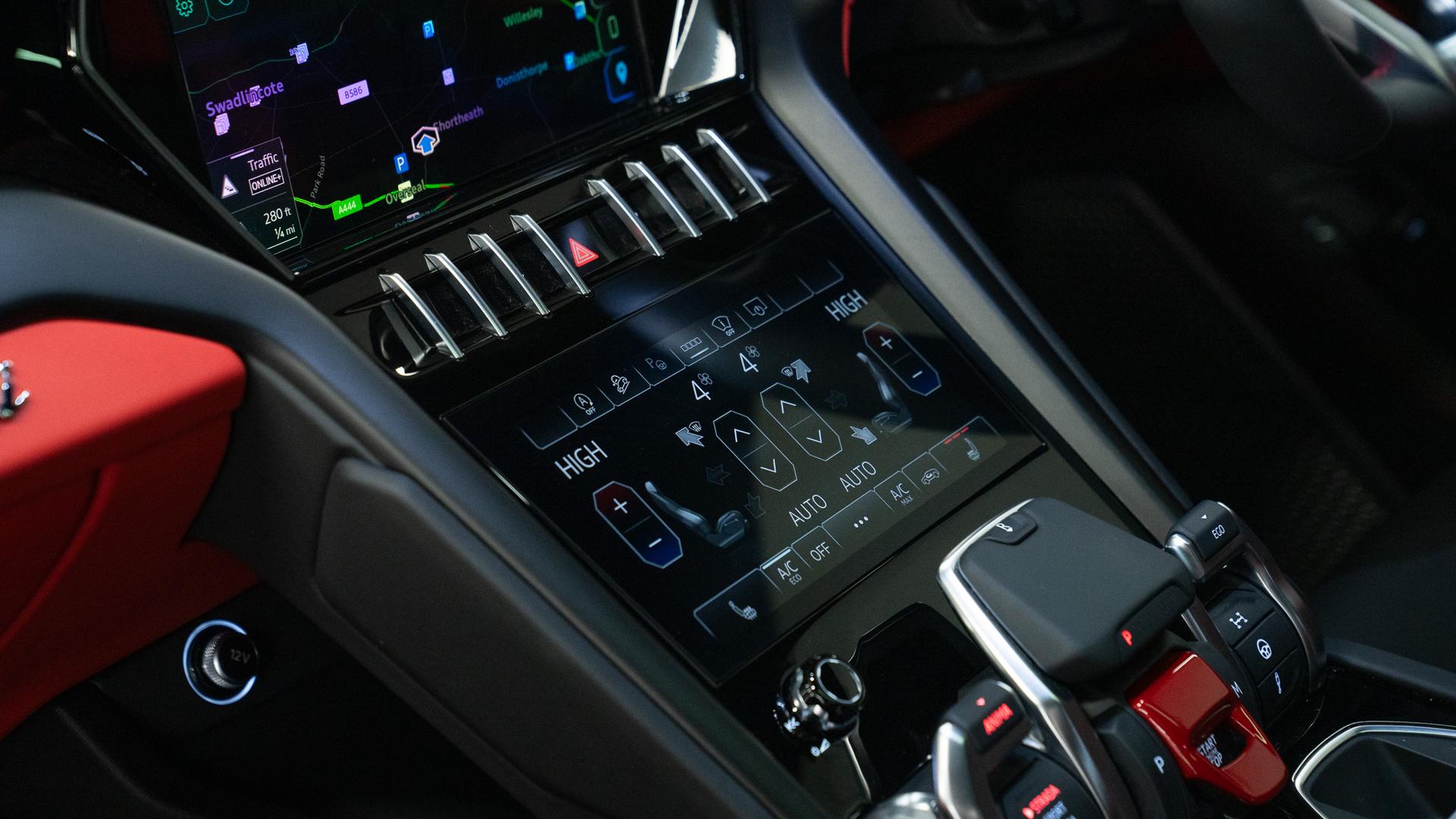 LAMBORGHINI Urus Photo c96c71a0-34a3-4eab-833f-d0b39d2fa596.jpg
