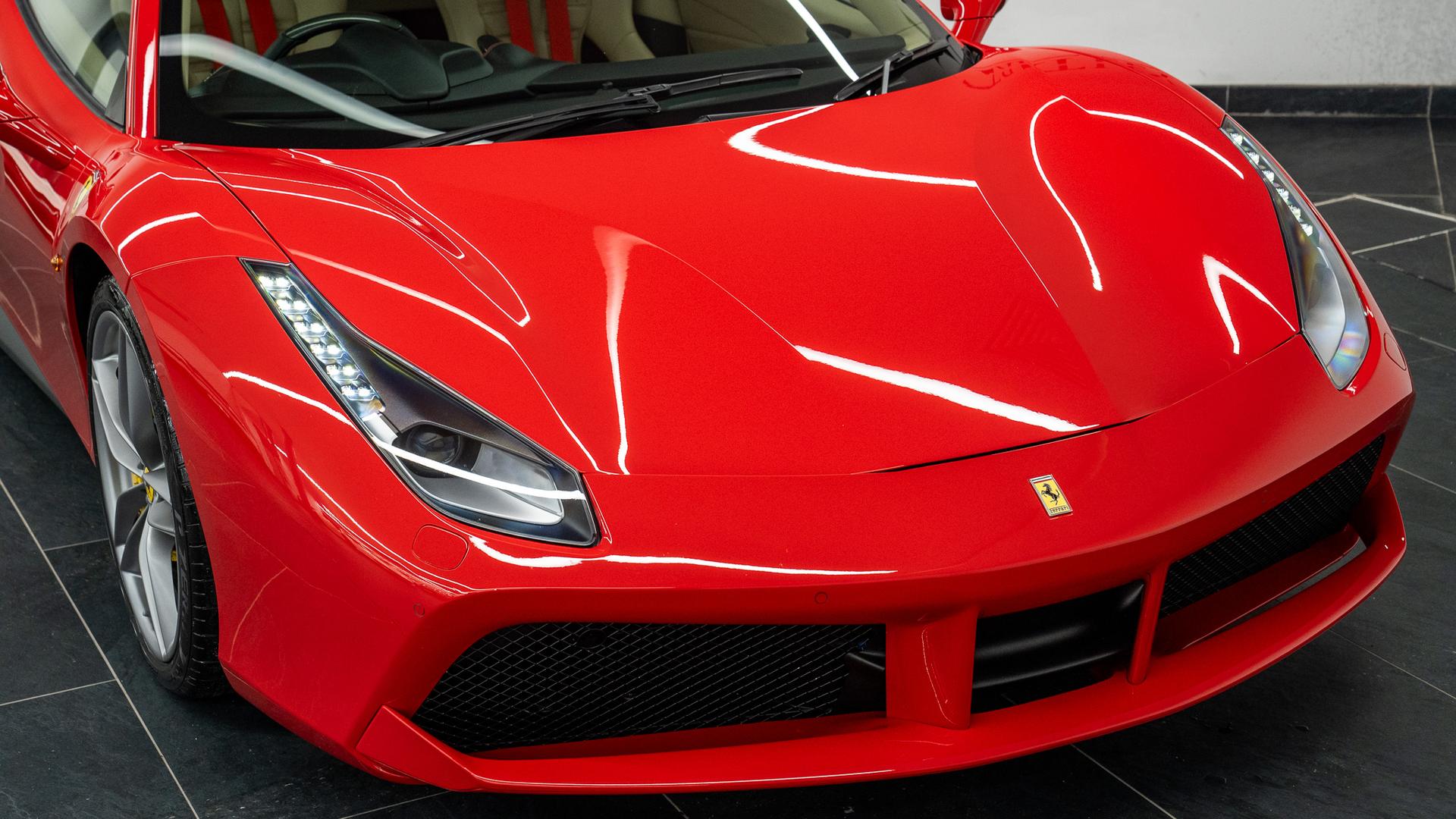 Ferrari 488 Photo c9b0c1ec-c11a-4fa7-9cd9-a6295528f2ce.jpg