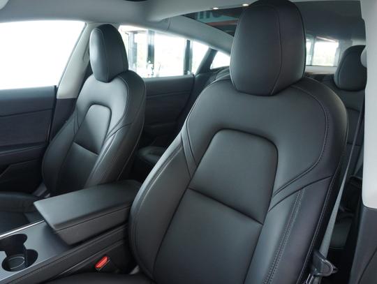 TESLA Model 3 Photo c9b361cc-5402-4eb3-9b63-9633c547e752.jpg