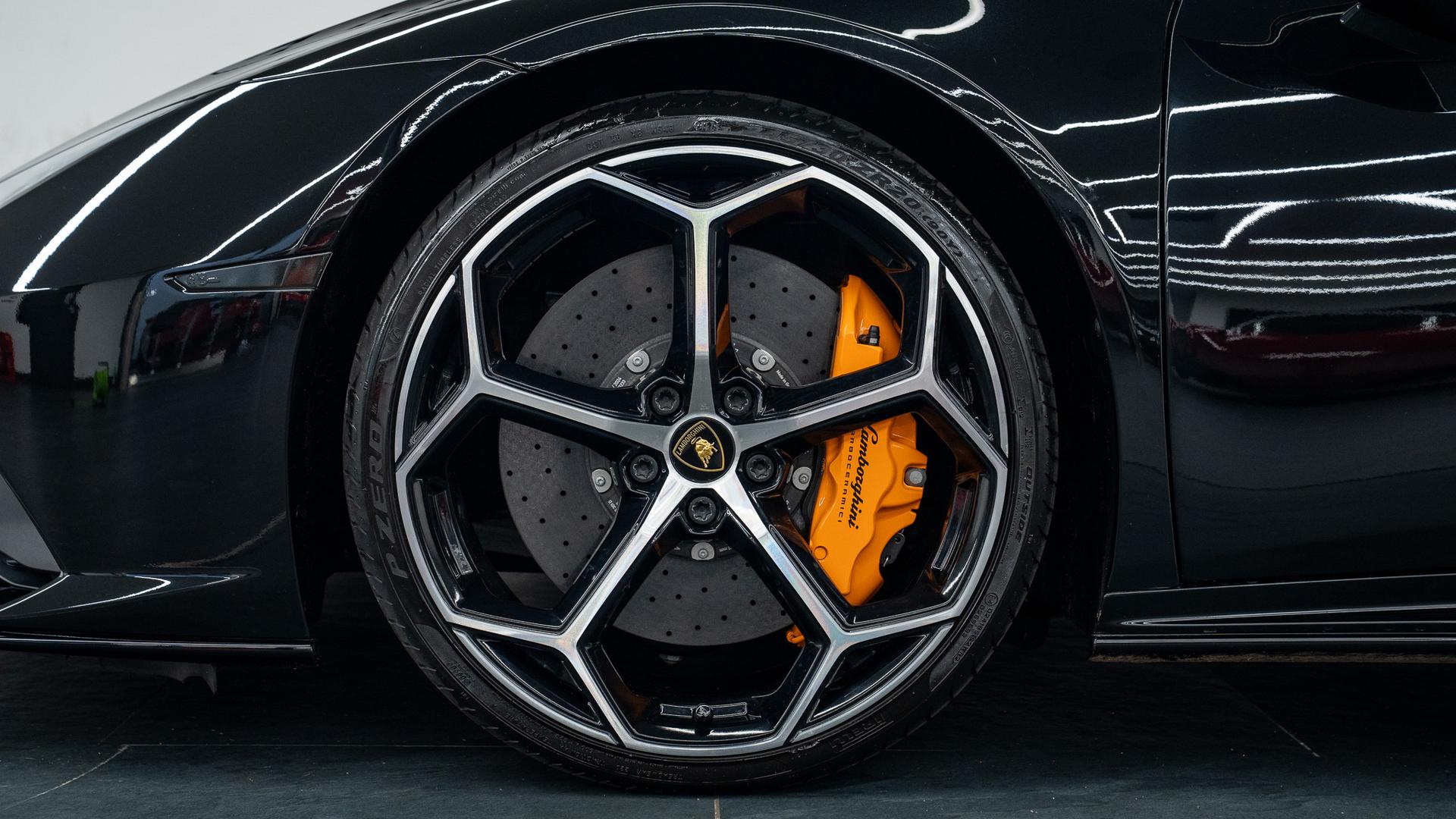 LAMBORGHINI Huracan Photo c9bf4711-d41a-40eb-9fe8-025868fc9f9b.jpg