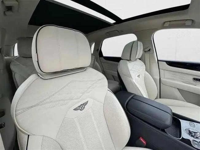BENTLEY Bentayga Photo 15