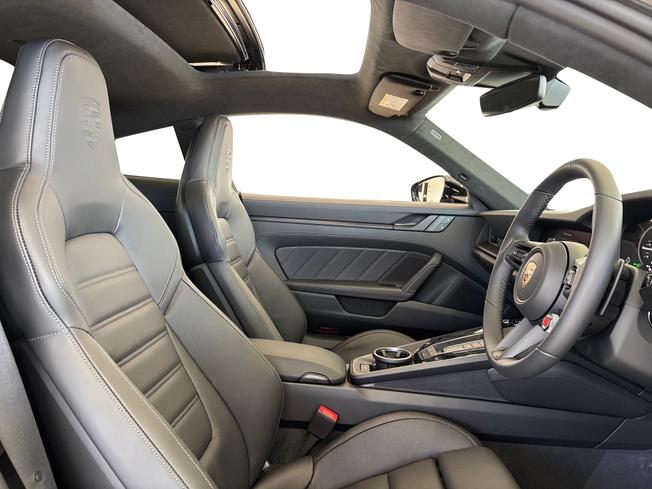 PORSCHE 911 Photo 14