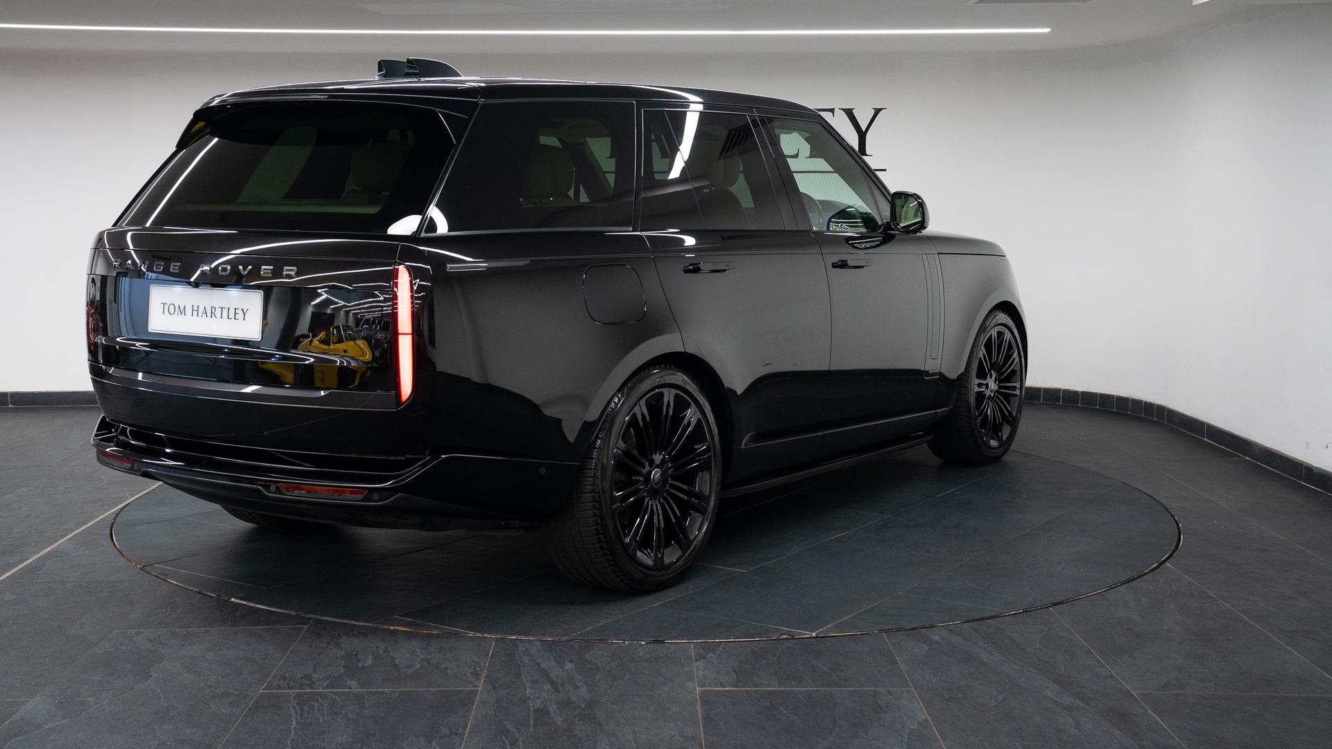 Land Rover Range Rover Photo c9ffbb5b-3ede-4be7-8a0a-c9d6b84b78b6.jpg