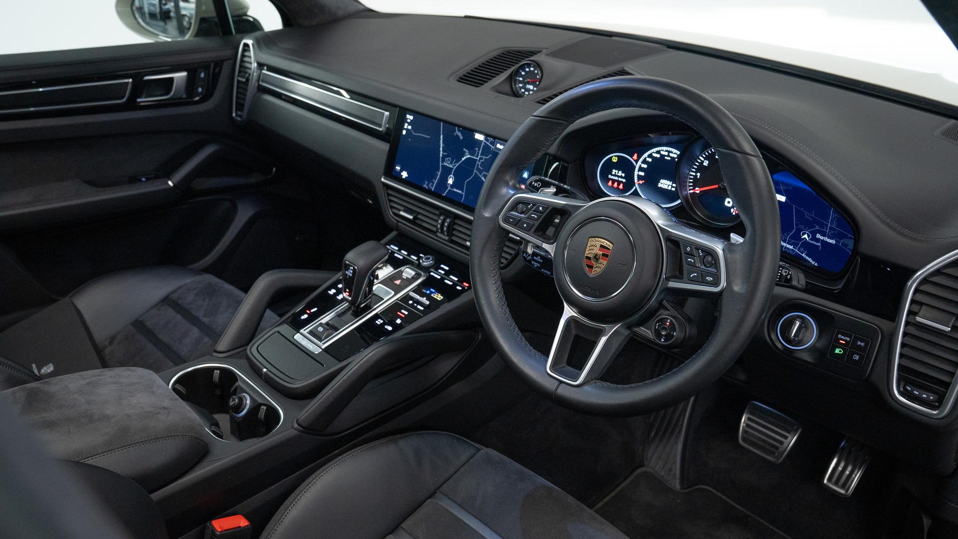 Porsche Cayenne Photo ca3f9c47-9aa0-4b34-a0b1-e1b21f72fc2b.jpg