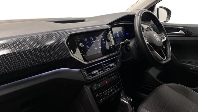VOLKSWAGEN T-Cross Photo 2