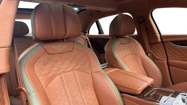 BENTLEY Flying Spur Photo 16