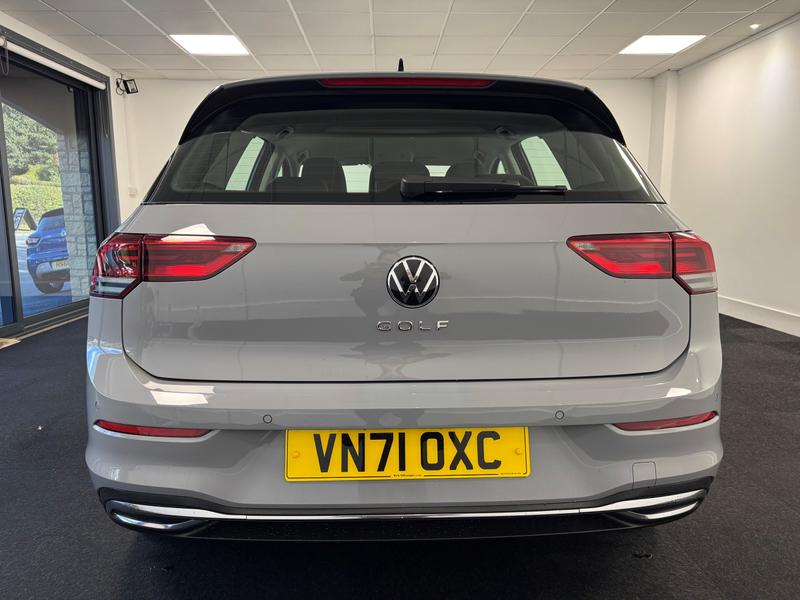 Volkswagen Golf Photo ca7ab00e-82bd-4a64-917a-53a2ed589db9.jpg