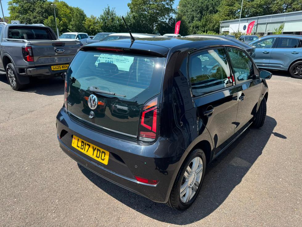 Volkswagen up! Photo ca7e4f09-7f42-4218-ae37-e65a657f39a7.jpeg
