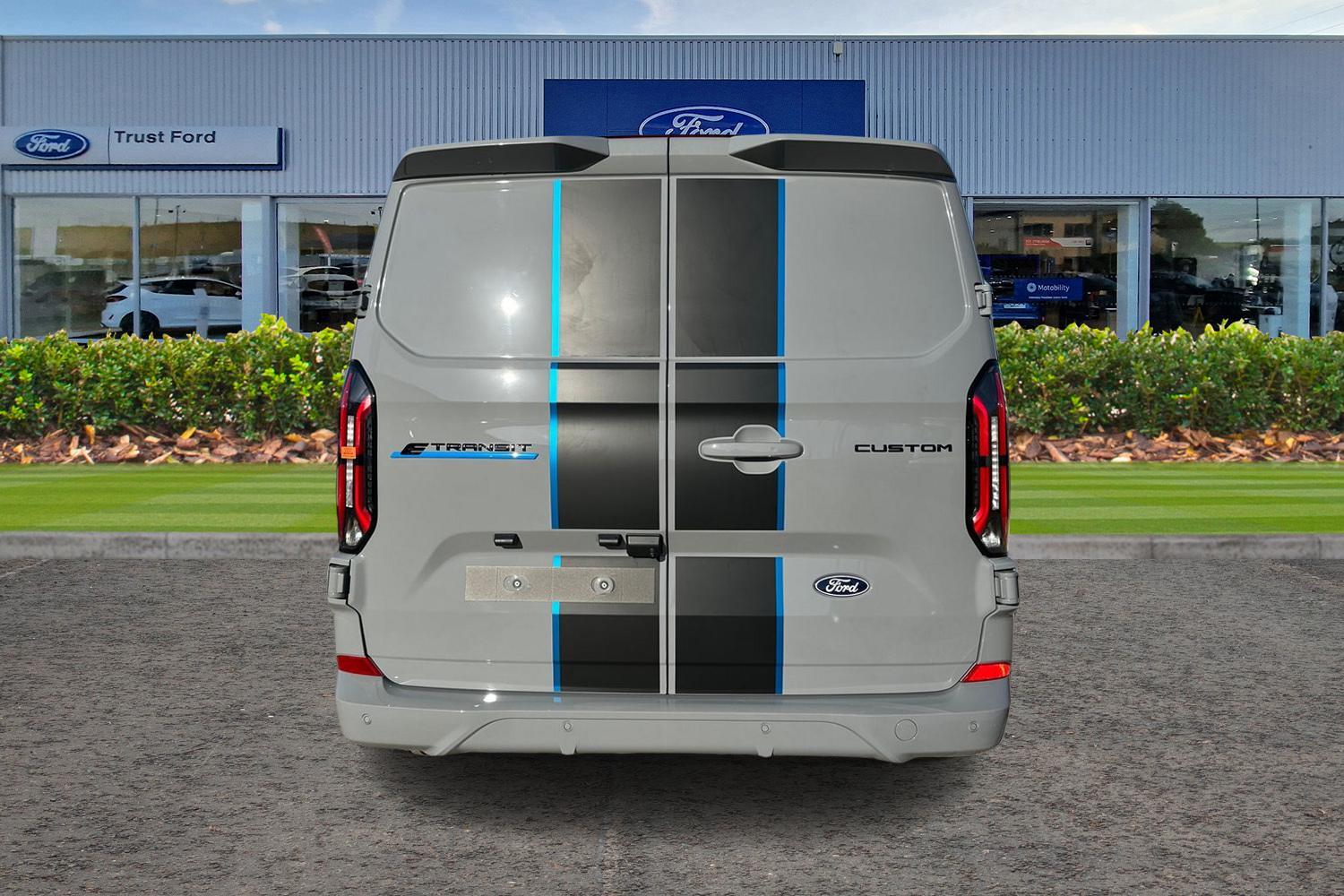 Ford E-TRANSIT CUSTOM Photo 13