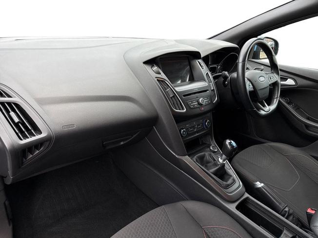 FORD Focus Photo 2