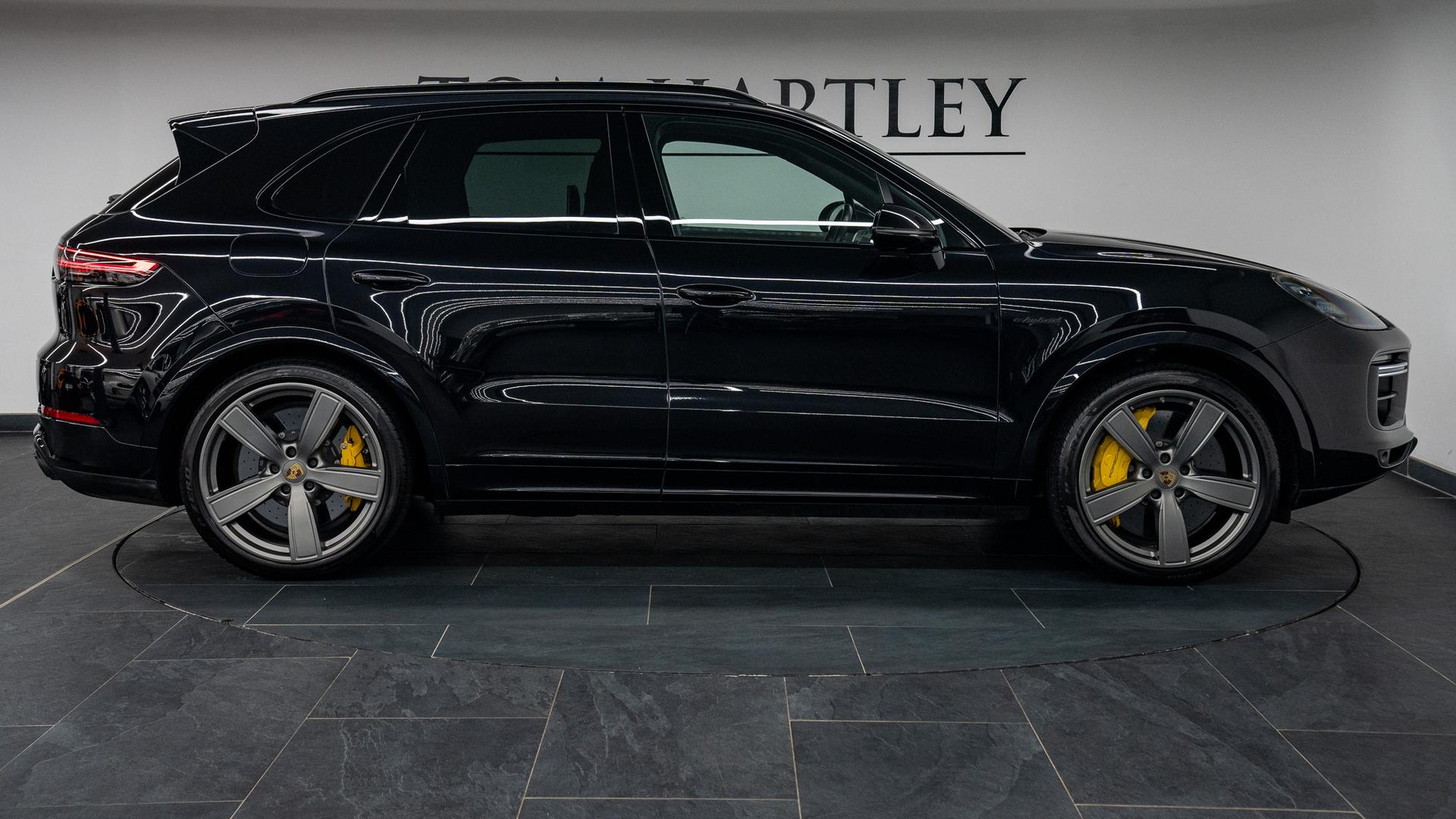 Porsche Cayenne Photo cac35f46-6ac0-4da6-8fbe-da53d318de56.jpg
