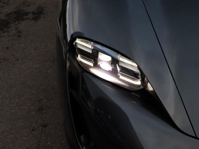 Porsche TAYCAN Photo 12